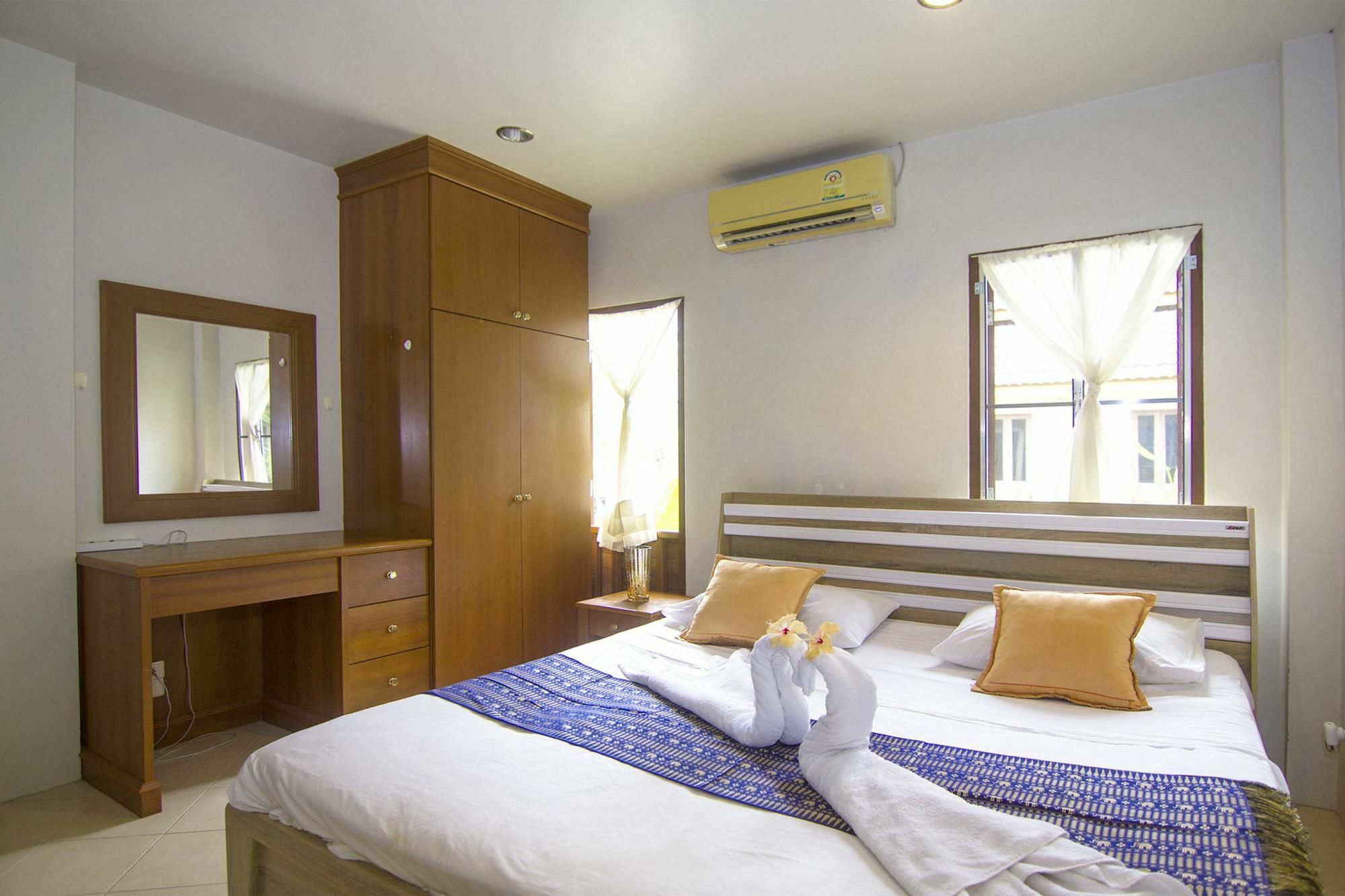 Villa Behind The Phuket Sea 外观 照片