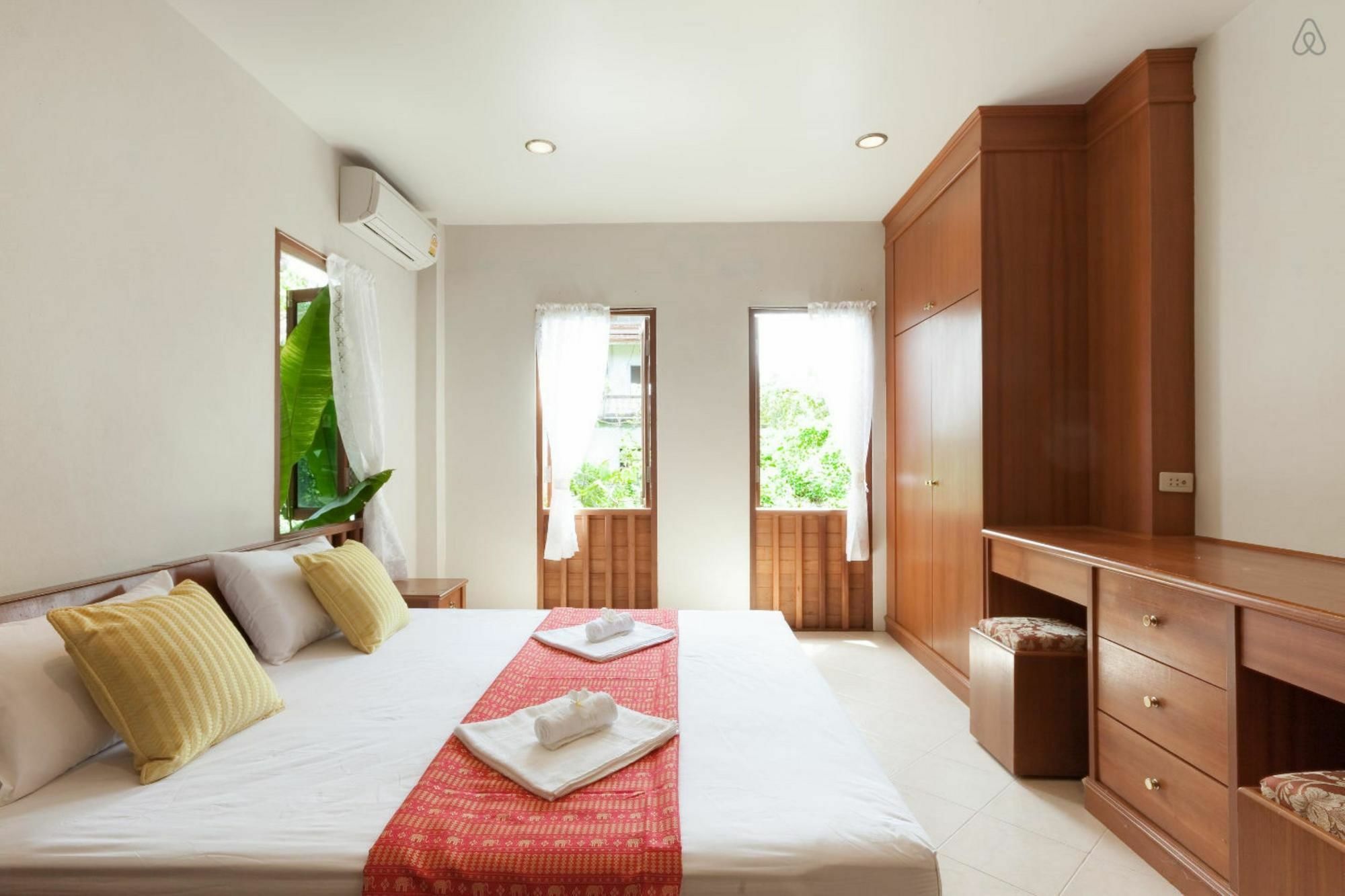 Villa Behind The Phuket Sea 外观 照片