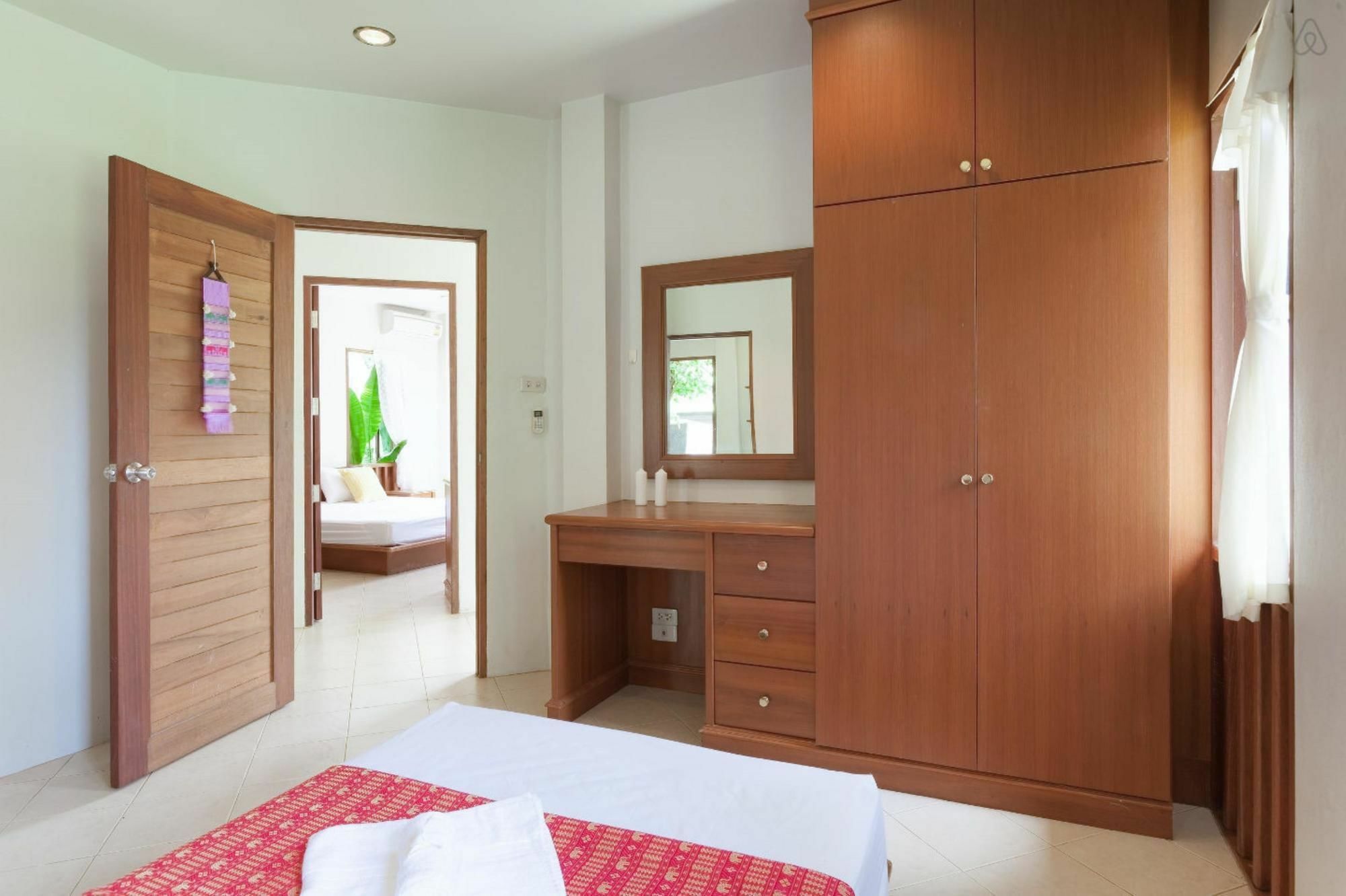 Villa Behind The Phuket Sea 外观 照片